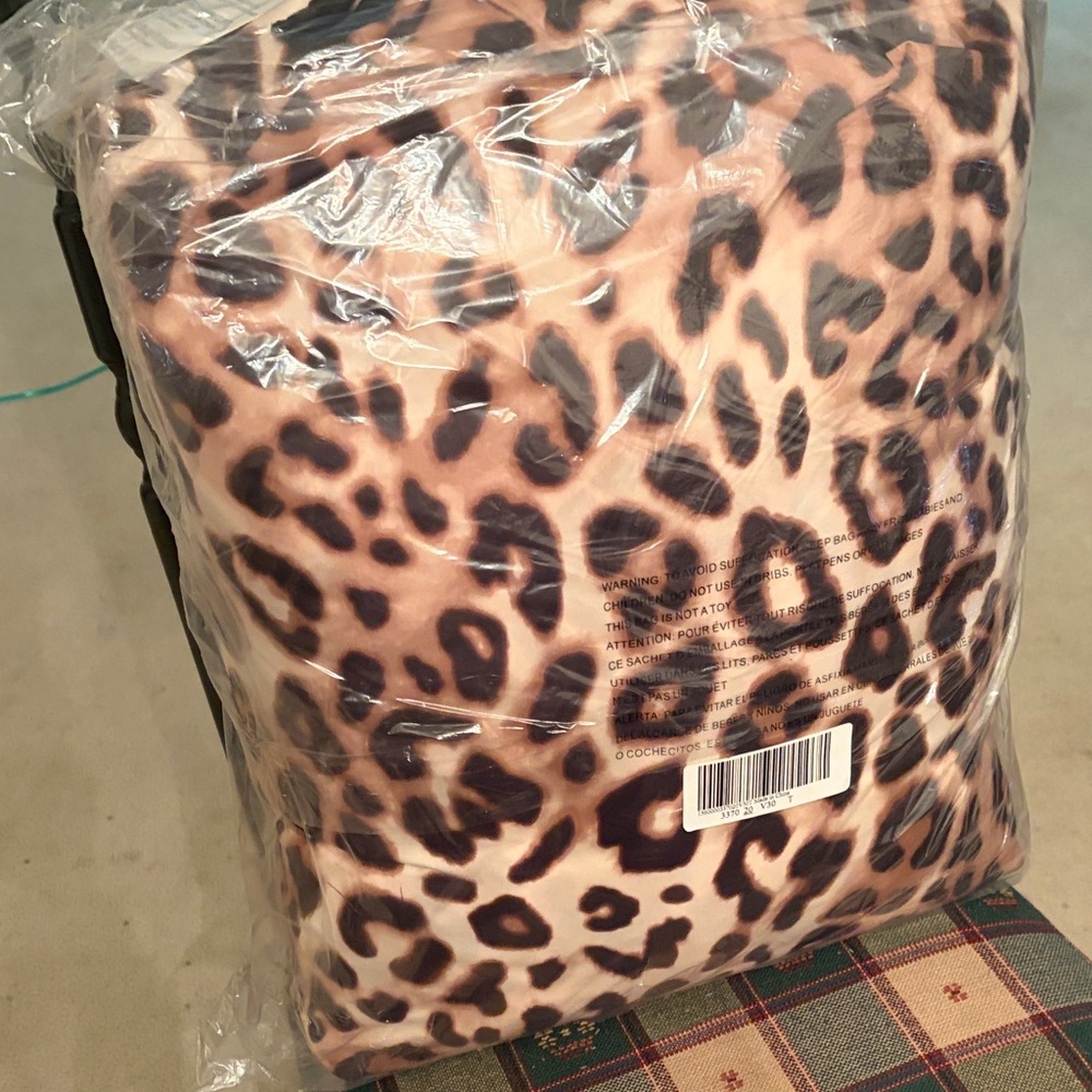 PINK Victoria's Secret Leopard Comforter Set brand new in bag FINAL PRICE